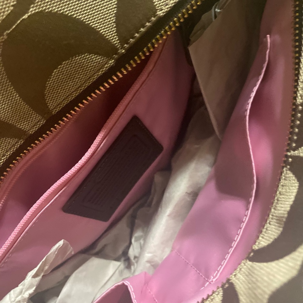 Brand new signature Coach bag - Picture 7 of 10